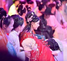 广安汉服模特兼职(想做汉服模特去哪里找)