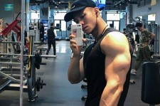 广安肌肉男模(肌肉男模拟器)