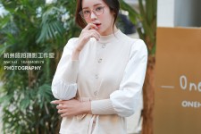 广安兼职模特被摄影师亲(兼职模特被摄影师亲了)