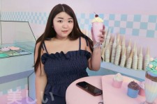 广安胖模(胖模特穿衣搭配图片)
