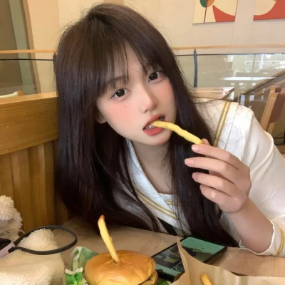 广安伴游女生李欣怡的资料