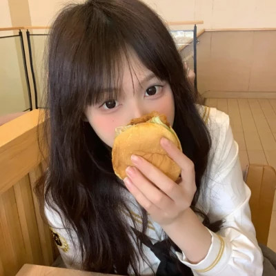 广安伴游女生李心怡的资料