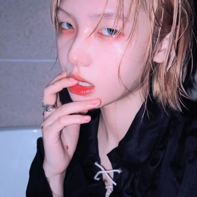 广安伴游女生樱花漫舞的资料