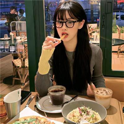 广安伴游女生娄婷的资料