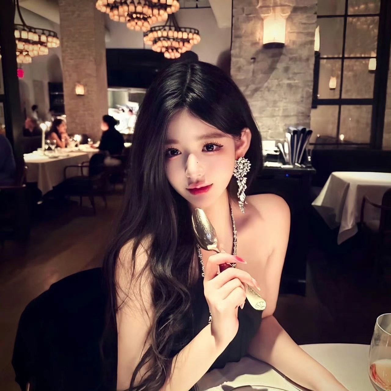 广安伴游女生蓝盈盈的资料