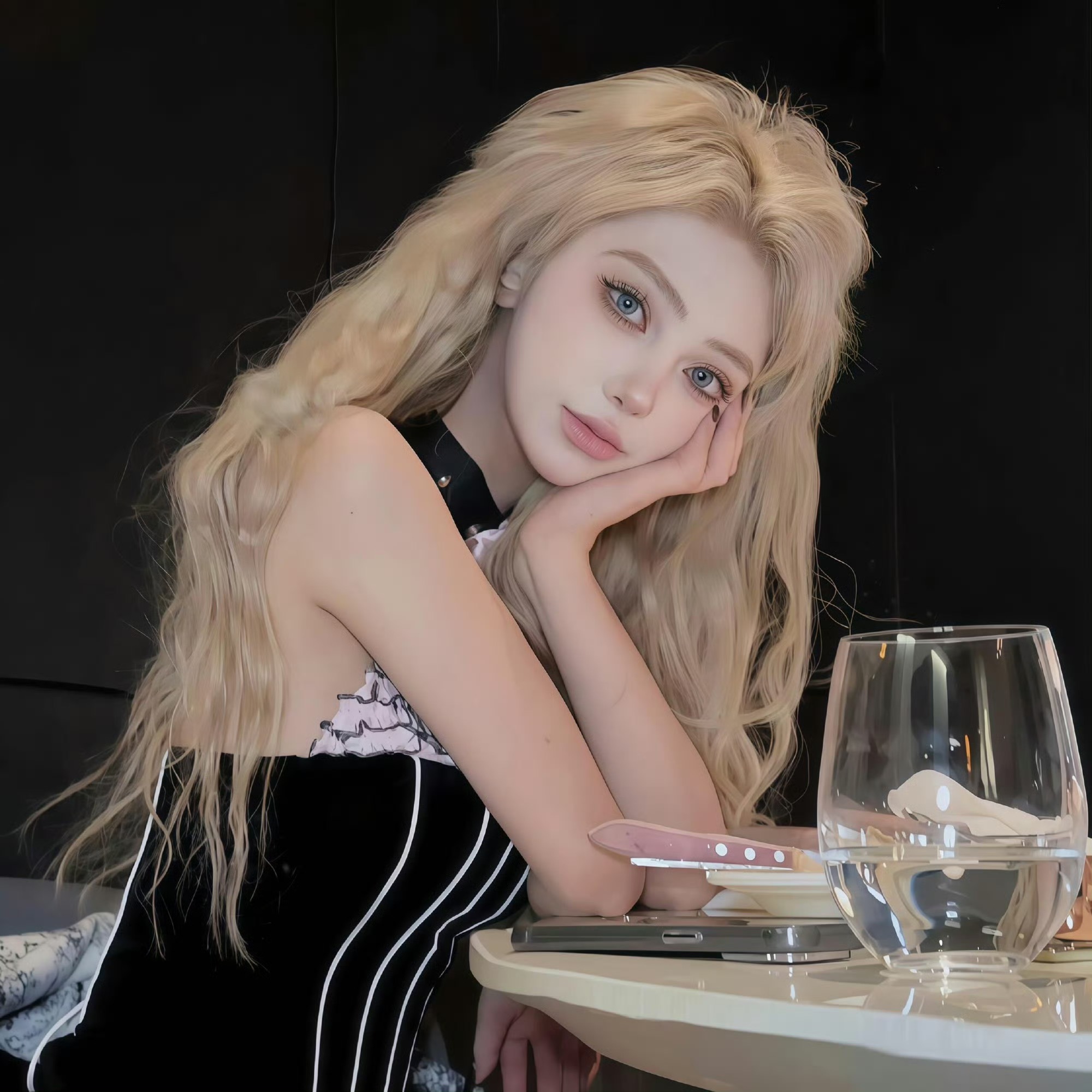 广安伴游女生晨露的资料